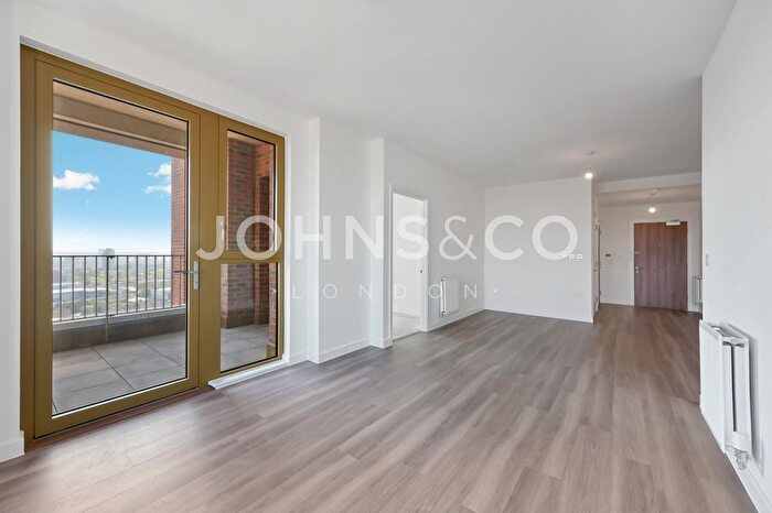 2 Bedroom Flat To Rent In Vista Heights, Bermondsey Heights, London, SE15