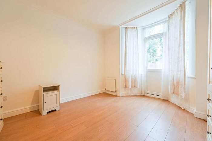 2 Bedroom Flat To Rent In Hanover Road, Tottenham, London, N15