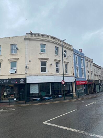 2 Bedroom Flat To Rent In Commercial Road, Bournemouth, Dorset, BH2