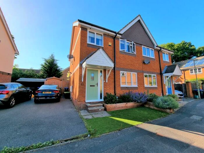 3 Bedroom Semi-Detached House To Rent In Knaphill, GU21