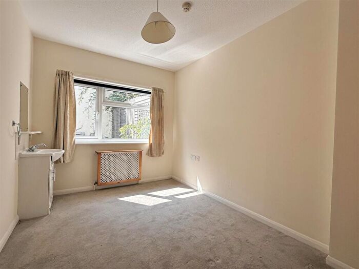 2 Bedroom Detached Bungalow For Sale In Limers Lane, Northam, Bideford, EX39