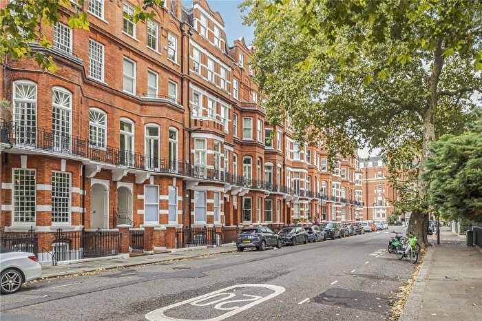 3 Bedroom Flat To Rent In Egerton Gardens, London, SW3