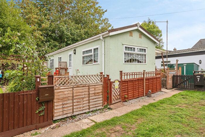 2 Bedroom Park Home For Sale In Haygrove Park, Trull, Taunton, TA3