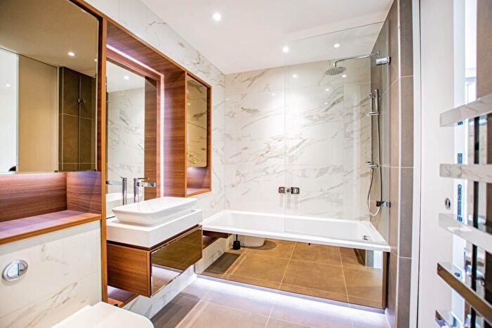 1 Bedroom Flat To Rent In Piazza Walk, E1