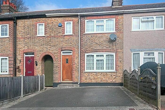 2 Bedroom Cottage To Rent In Kings Chase, Brentwood, CM14