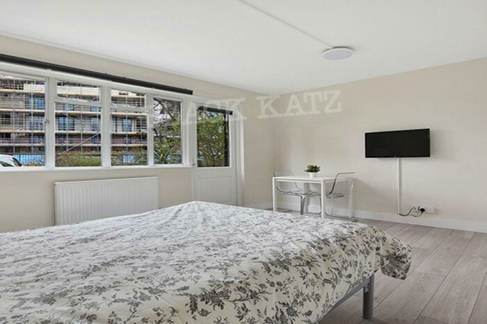 Flat To Rent In Stratford Villas, NW1