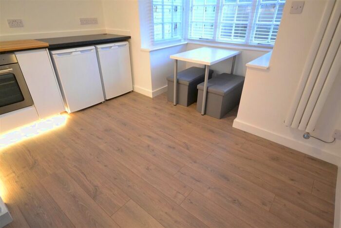 1 Bedroom Flat To Rent In New Road, Croxley Green, Rickmansworth, Hertfordshire, WD3