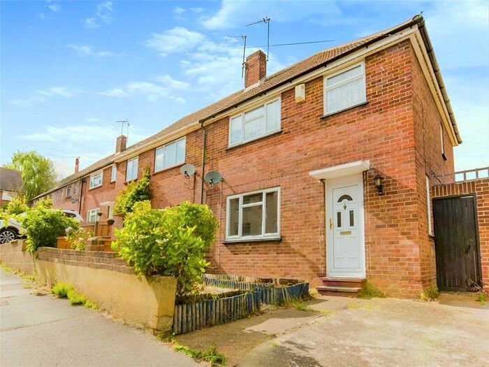 3 Bedroom Semi-Detached House To Rent In Chiltern Close, Bexleyheath, Kent, DA7