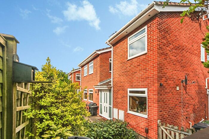 2 Bedroom Maisonette For Sale In Frythe Close, Kenilworth, CV8