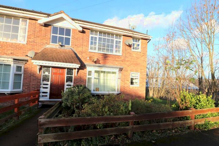 Studio To Rent In Fieldway Close, Rodley, Leeds, LS13