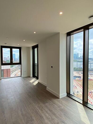 2 Bedroom Flat To Rent In Affinity View, London, E16