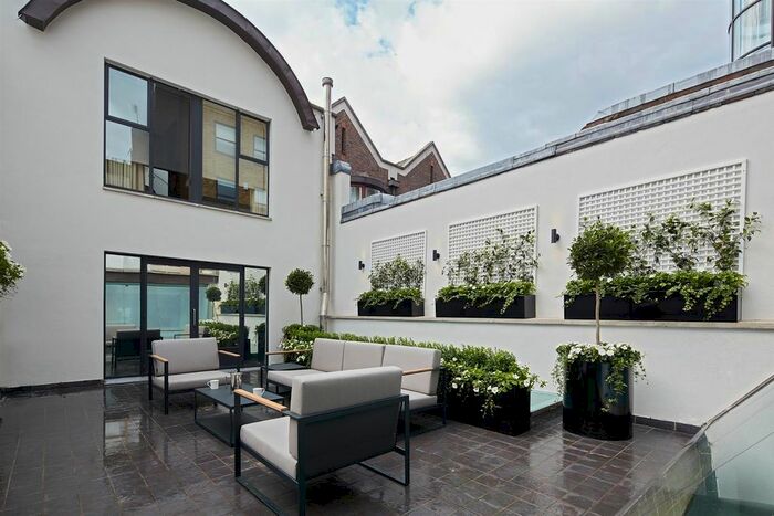 4 Bedroom Town House To Rent In Cheval Pl, Knightsbridge, SW7