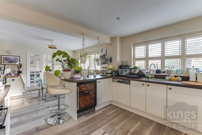 4 Bedroom Detached House For Sale In Haldane Close, Enfield, EN3