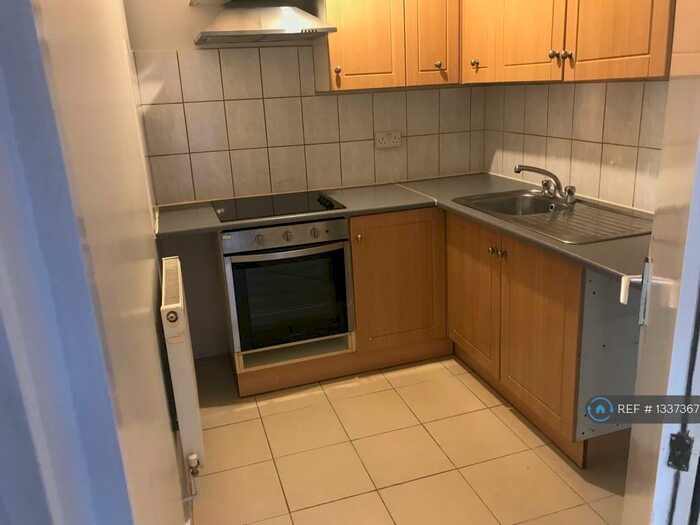 Studio To Rent In Elm Grove, Cricklewood, NW2