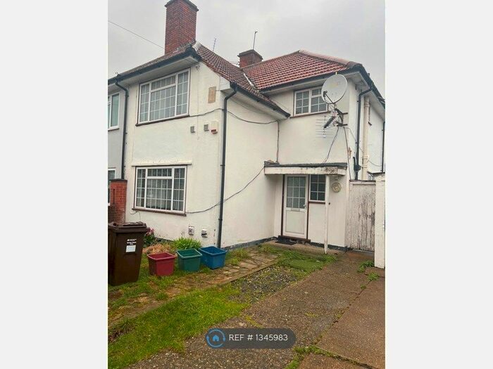 3 Bedroom Semi-Detached House To Rent In Wellington Ave, Hounslow, TW3