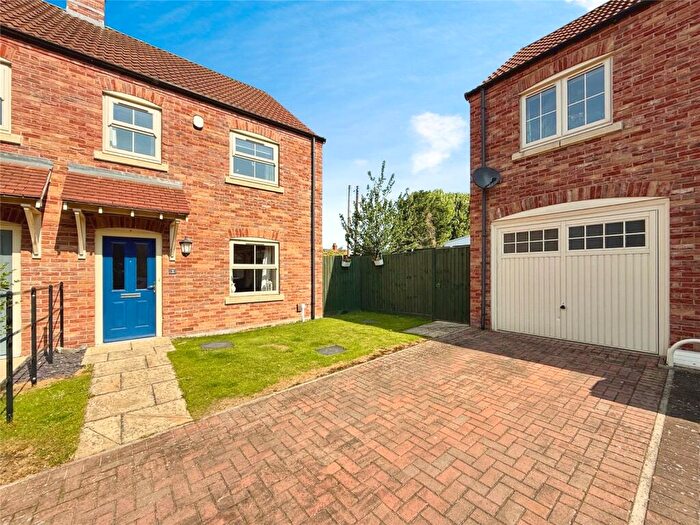 3 Bedroom Semi-Detached House For Sale In Chapter Close, Lincoln, Lincolnshire, LN6