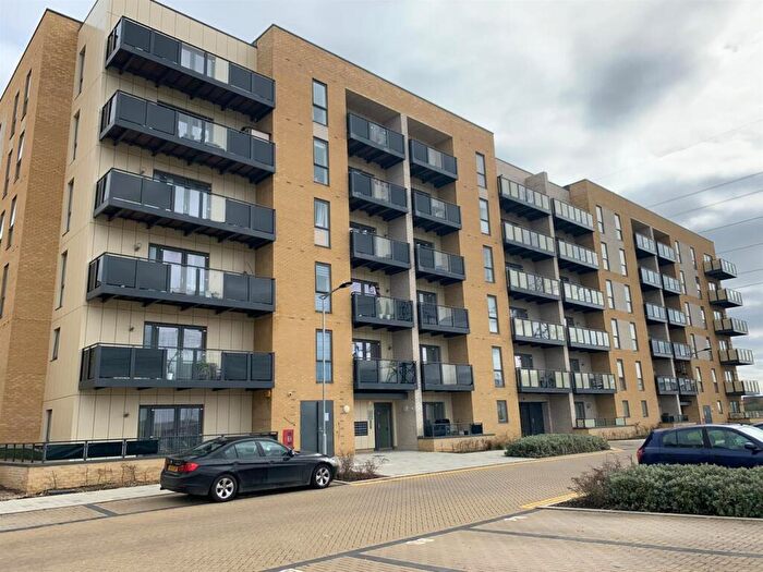 1 Bedroom Flat For Sale In Sackett Road, Barking, IG11