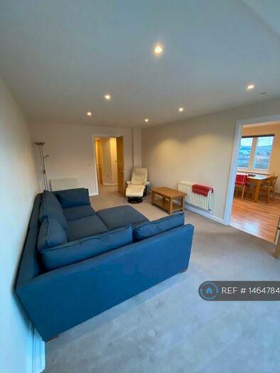 2 Bedroom Flat To Rent In Vellacott Close, Cardiff, CF10