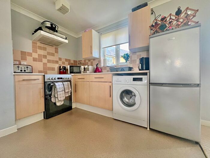 2 Bedroom Flat For Sale In Tovey Crescent, Plymouth, PL5