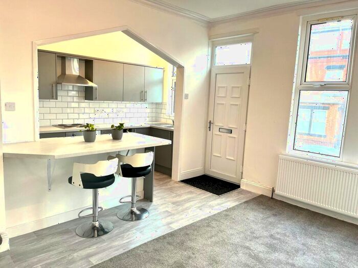 4 Bedroom Terraced House To Rent In Trentham Place, Leeds, LS11