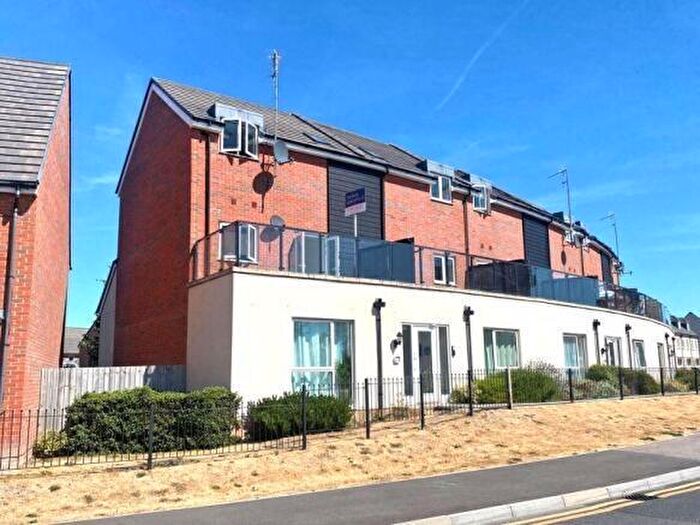 2 Bedroom Apartment To Rent In Elm Park, Didcot, OX11