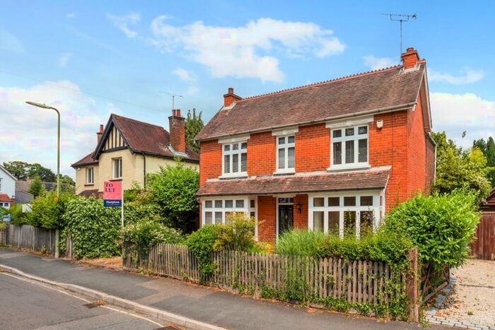 4 Bedroom Detached House To Rent In Avondale Road Fleet, GU51