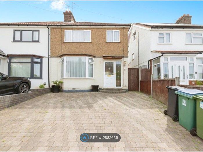 3 Bedroom Semi-Detached House To Rent In Queen Marys Avenue, Watford, WD18