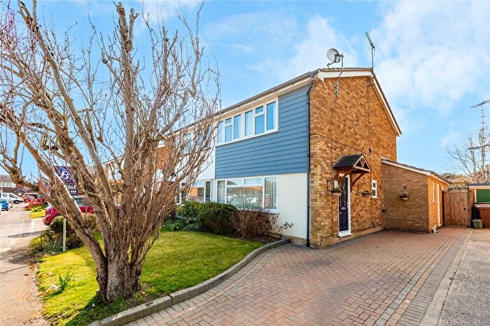 3 Bedroom Semi-Detached House For Sale In Heycroft Way, Great Baddow, Essex, CM2