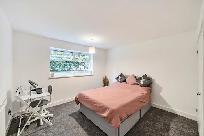 1 Bedroom Flat For Sale In Gledhow Wood Close, Oakwood, Leeds, LS8