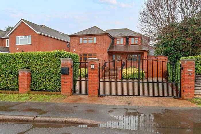 6 Bedroom Detached House For Sale In Wraysbury, Staines-Upon-Thames, TW19