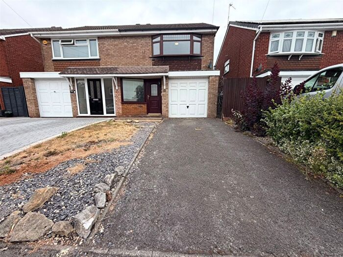 3 Bedroom Semi Detached House To Rent In Stourmore Close, Willenhall, WV12