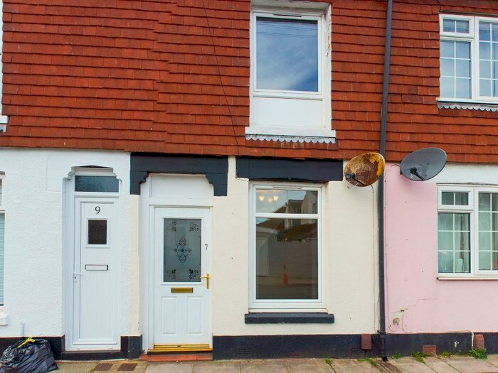 2 Bedroom Terraced House To Rent In Pink Road, Portsmouth, PO2