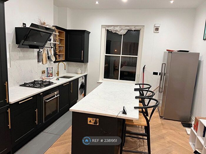 3 Bedroom Maisonette To Rent In Loughborough Road, London, SW9