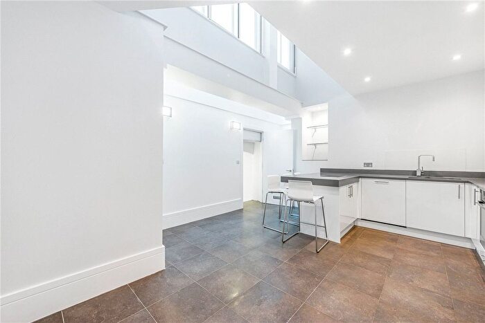3 Bedroom Mews To Rent In Welbeck Way, Marylebone, London, W1G