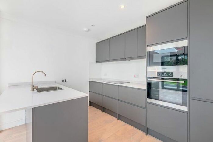 2 Bedroom Flat To Rent In Granville Gardens, Ealing, London, W5