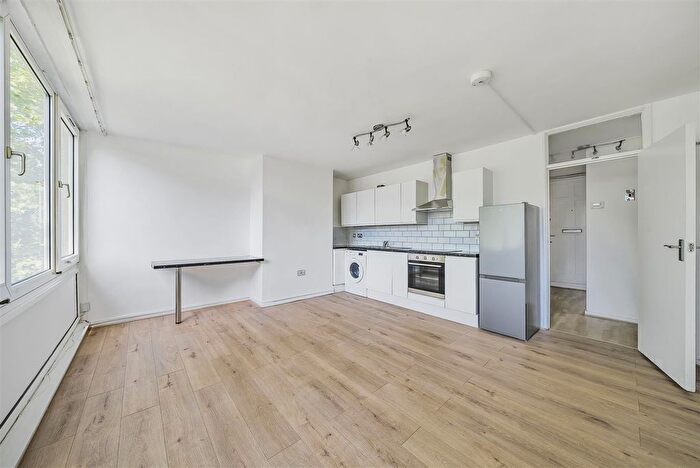 4 Bedroom Flat To Rent In Sherfield Gardens, London, SW15