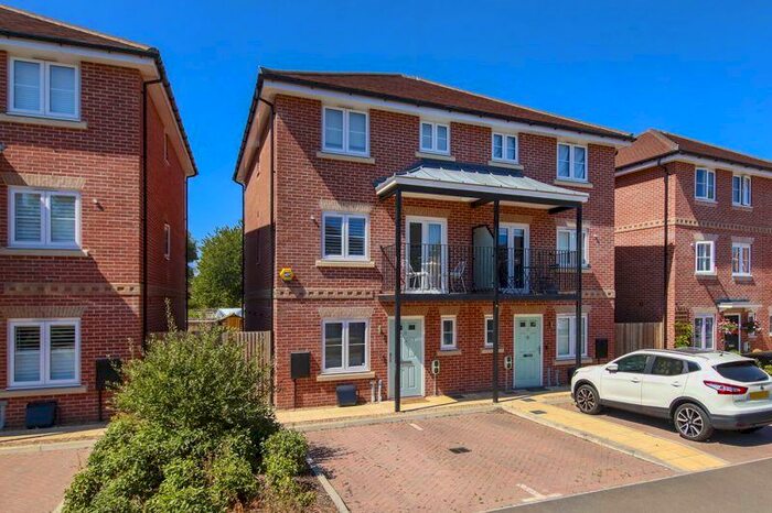 3 Bedroom Semi-Detached House To Rent In Bell Farm Way, Walton-On-Thames, KT12