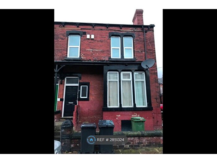 3 Bedroom Flat To Rent In Aberdeen Grove, Leeds, LS12