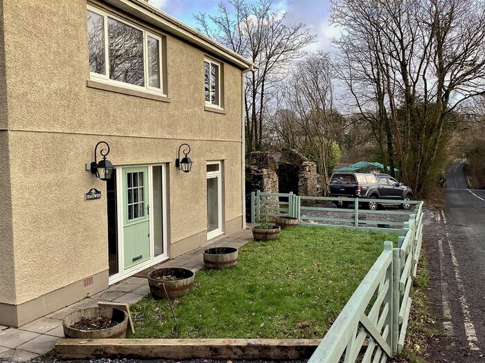 3 Bedroom Property For Sale In Llannon, Llanelli, SA14