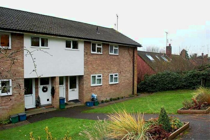 2 Bedroom Maisonette Flat To Rent In Drive Mead, Coulsdon, Surrey, CR5