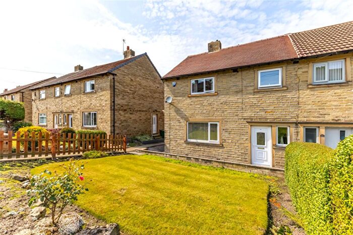 3 Bedroom Semi-Detached House For Sale In The Ridgeways, Linthwaite, Huddersfield, HD7