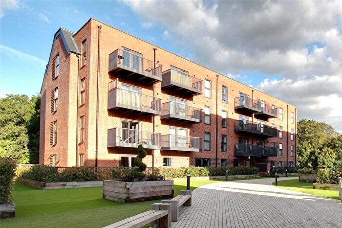 2 Bedroom Flat To Rent In Station Road, Hook, Hampshire, RG27