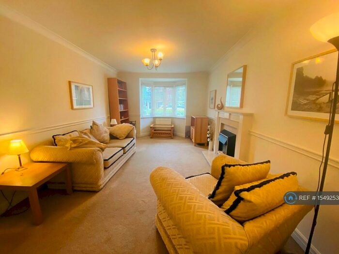 2 Bedroom Flat To Rent In Summerfield Village Court, Wilmslow, SK9