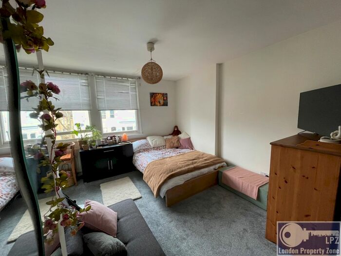 Studio To Rent In Netherwood Road, Brook Green, W14