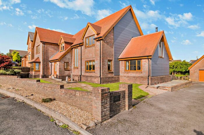 4 Bedroom Detached House For Sale In Pen-Y-Mynydd, Llanelli, SA15