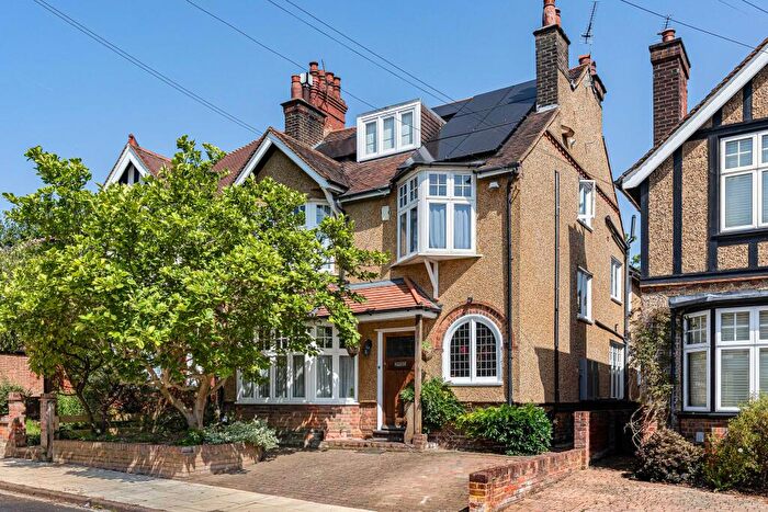 5 Bedroom Semi-Detached House For Sale In Jennings Road, St Albans, AL1