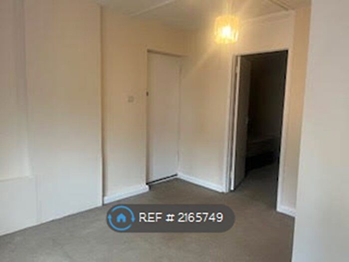 1 Bedroom Flat To Rent In Holmesdale Road, London, SE25