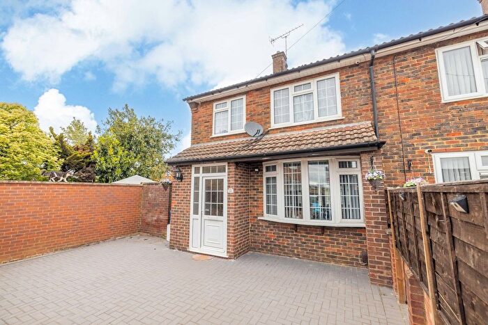 3 Bedroom Terraced House For Sale In Monksfield Way, Slough, SL2
