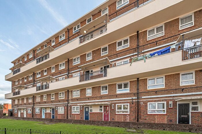 2 Bedroom Flat For Sale In Laburnum Road, Mitcham, CR4