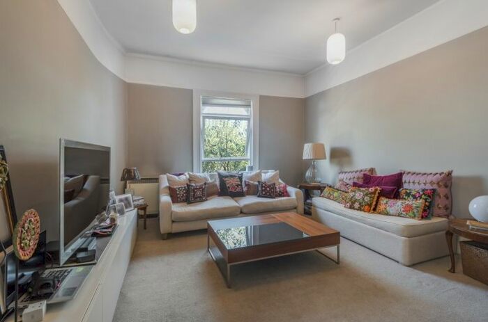 1 Bedroom Flat To Rent In Woodstock Grove, London, W12